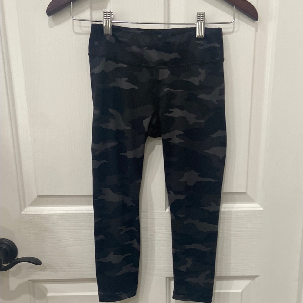 Athleta Girl Printed Chit Chat Capri Leggings